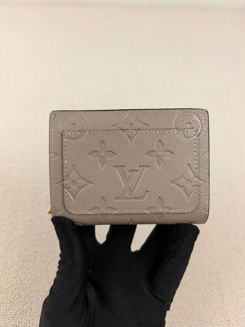 LV Wallets-151