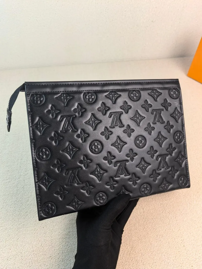 Alternative view of LV Wallets-153