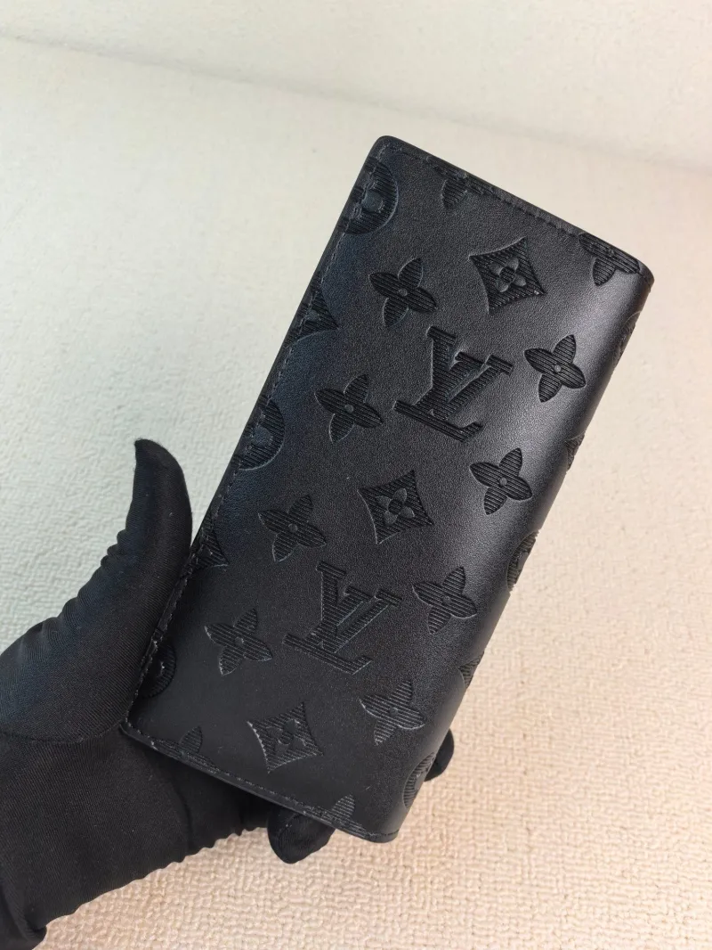 Alternative view of LV Wallets-154