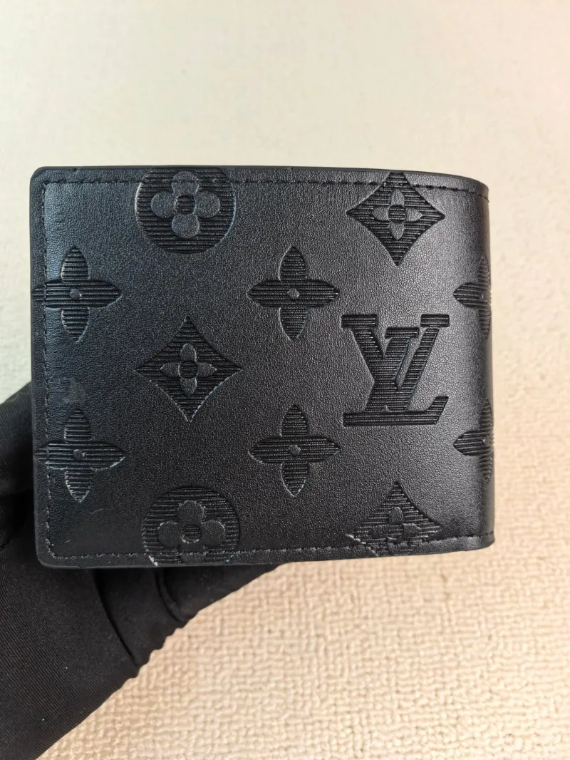 Alternative view of LV Wallets-155