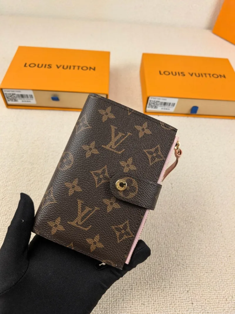 LV Wallets-156