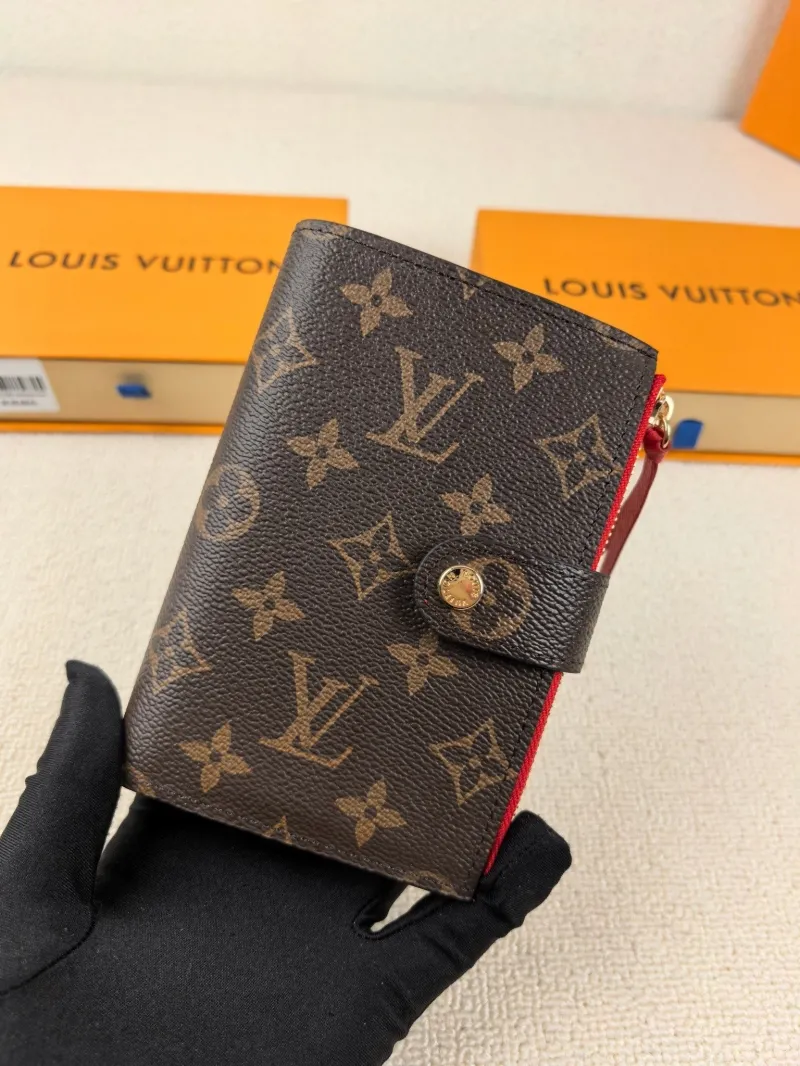 LV Wallets-159