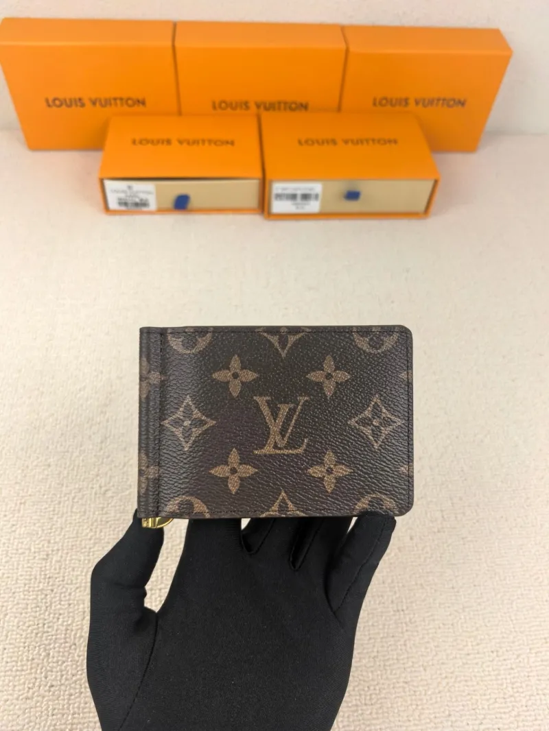 LV Wallets-163