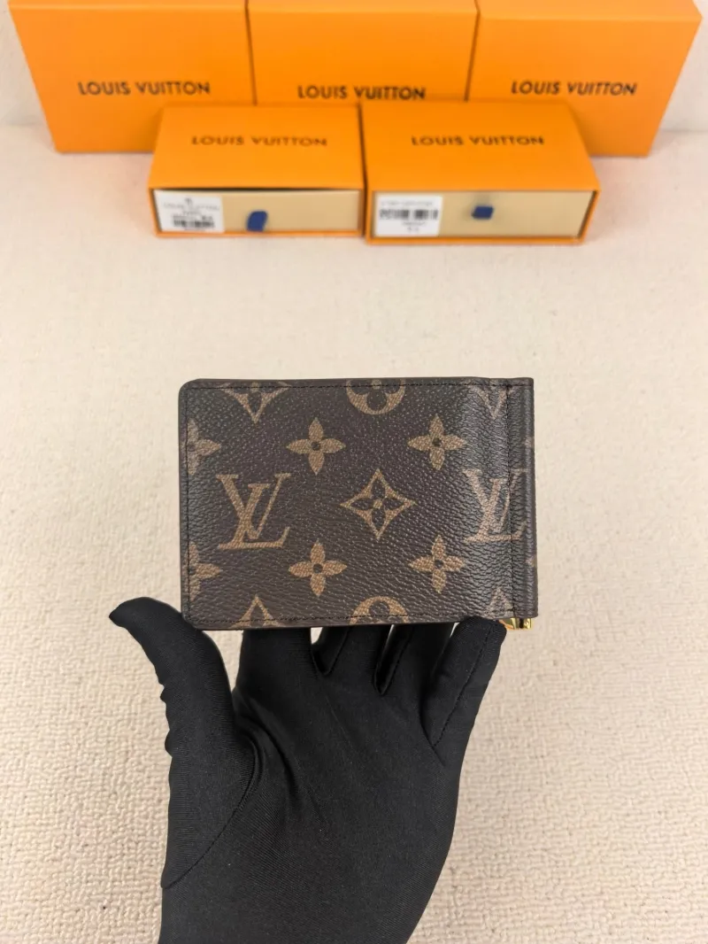 Alternative view of LV Wallets-163