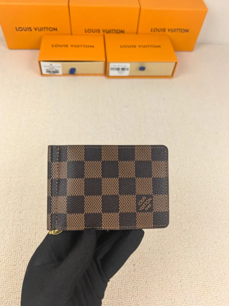 LV Wallets-164