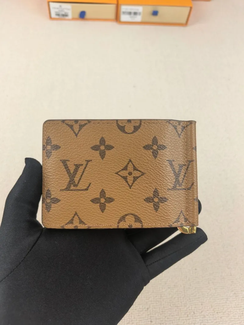 Alternative view of LV Wallets-166