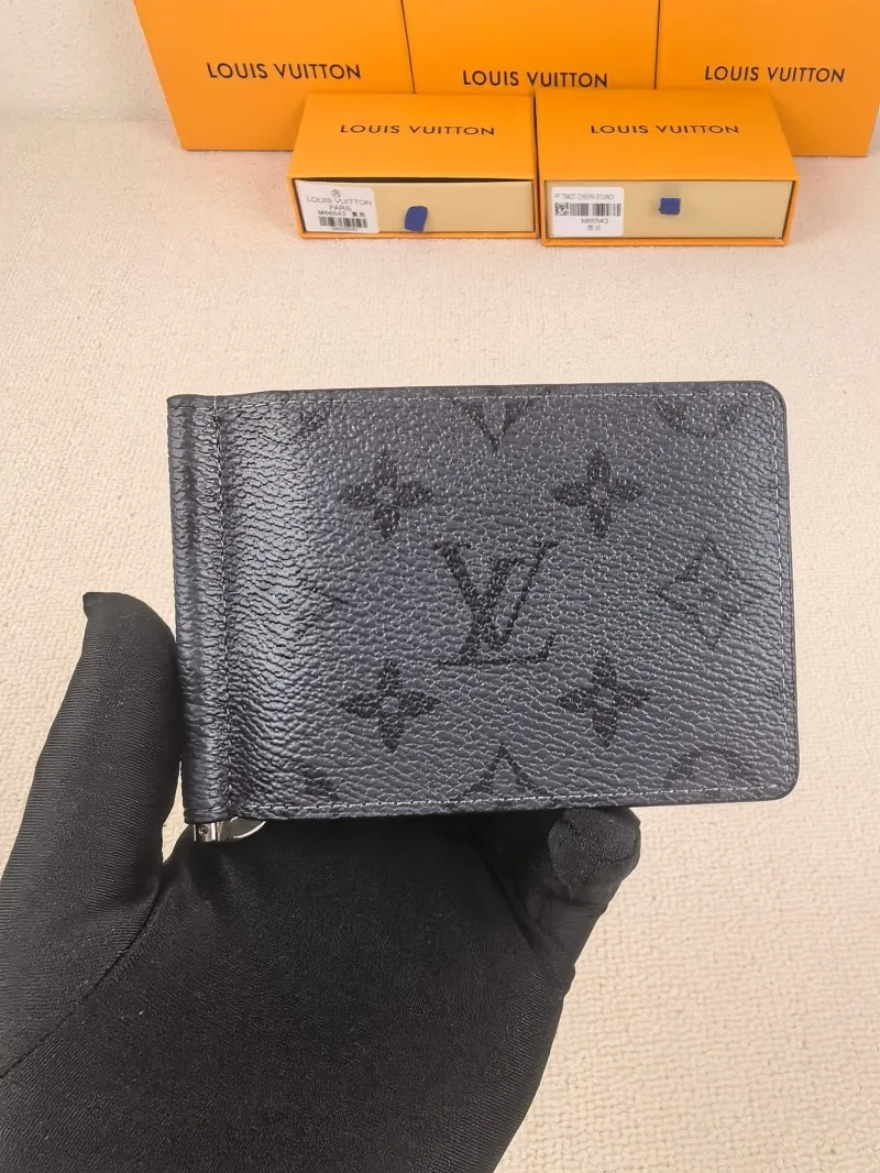 LV Wallets-167