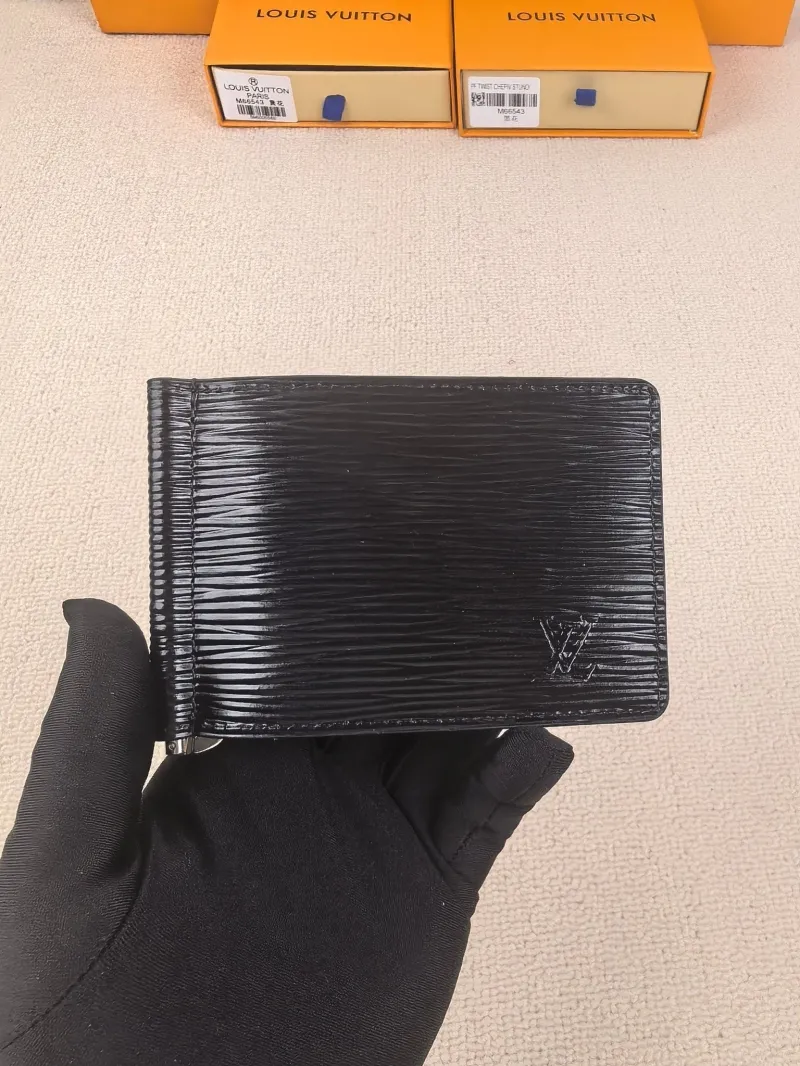 LV Wallets-168