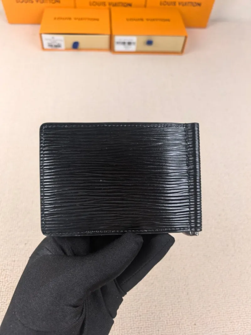 Alternative view of LV Wallets-168