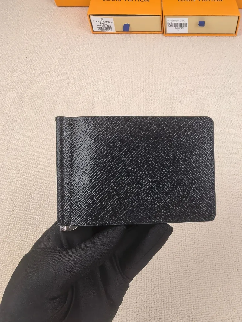 LV Wallets-169