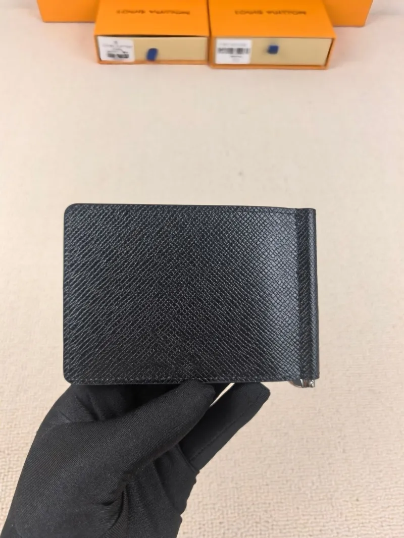 Alternative view of LV Wallets-169