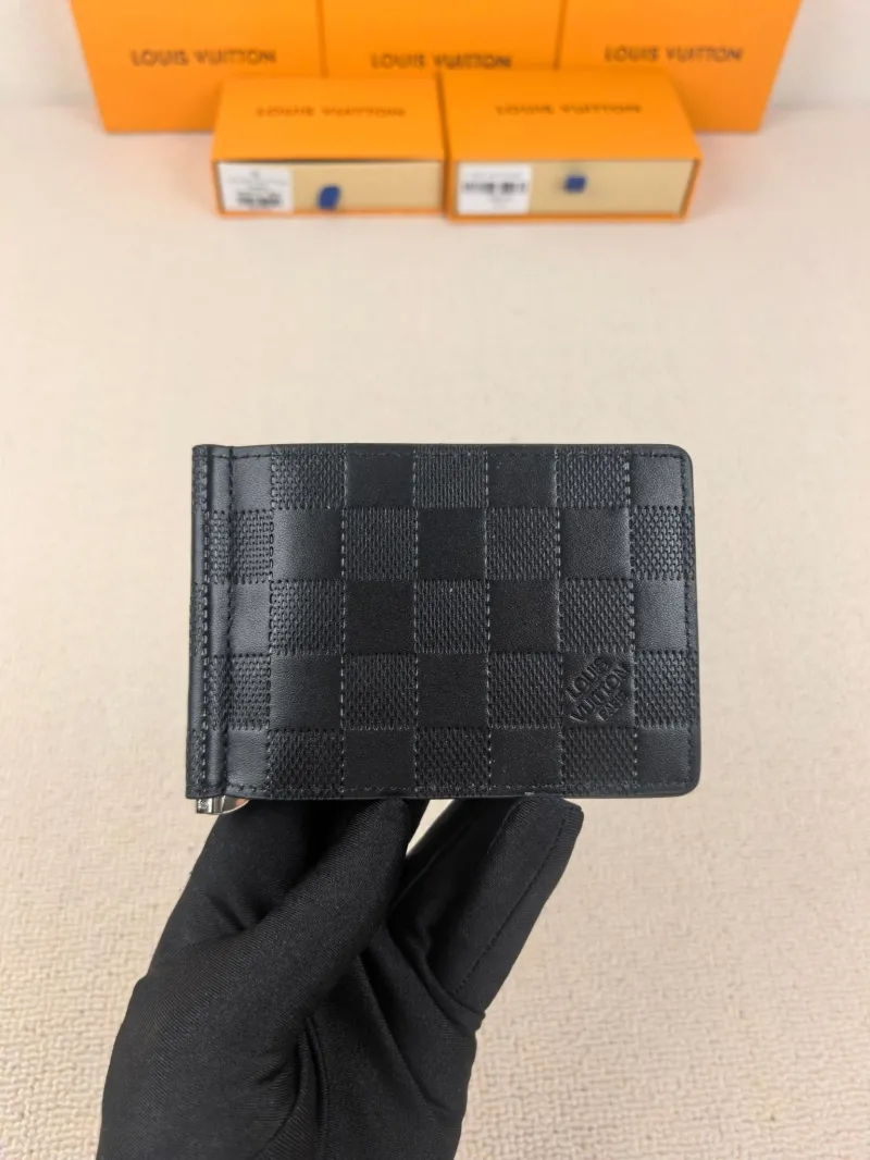LV Wallets-171
