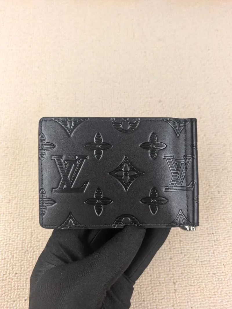Alternative view of LV Wallets-172