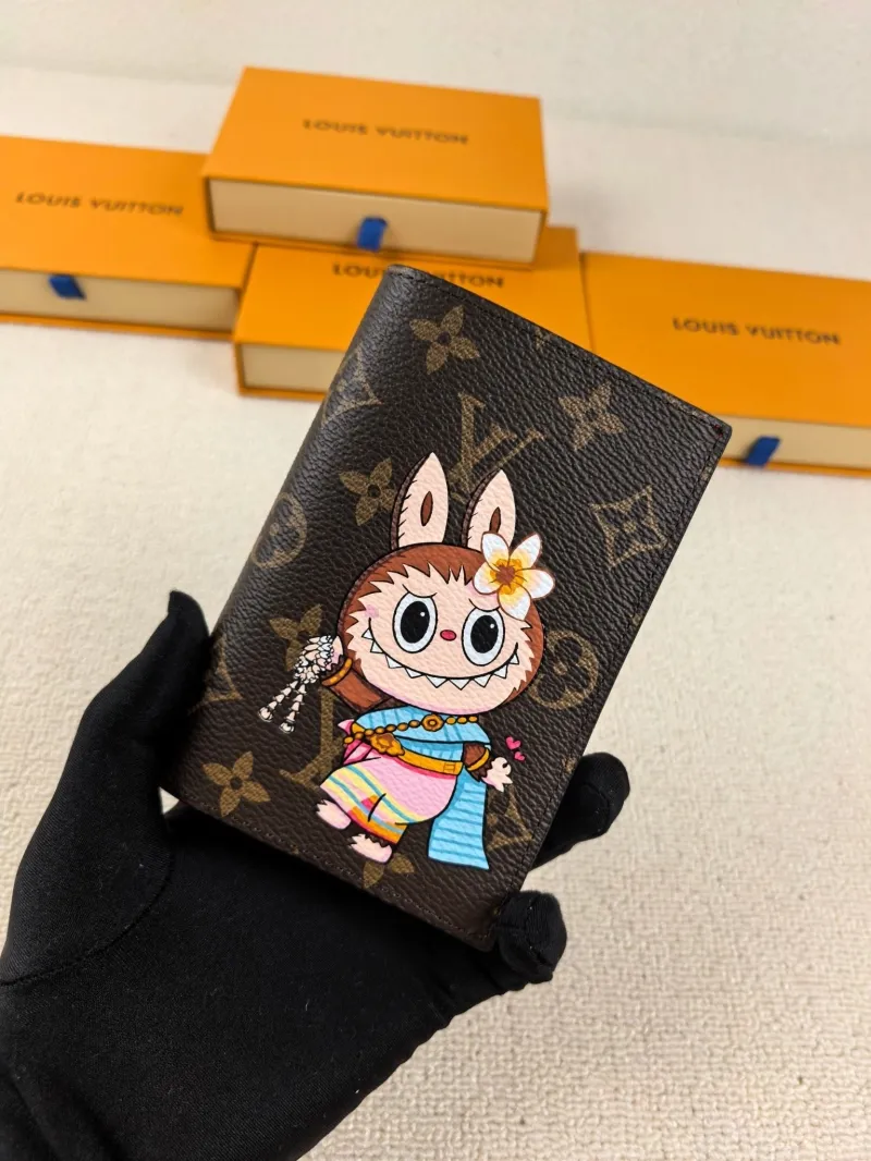 LV Wallets-173