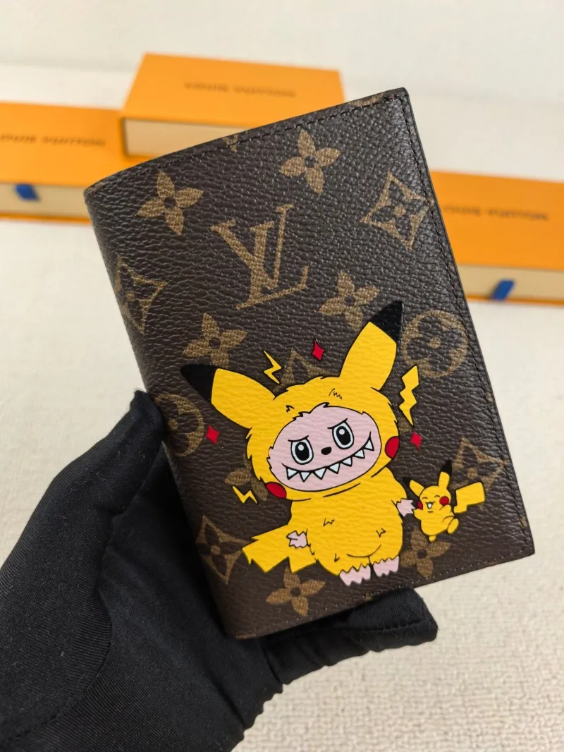 LV Wallets-178