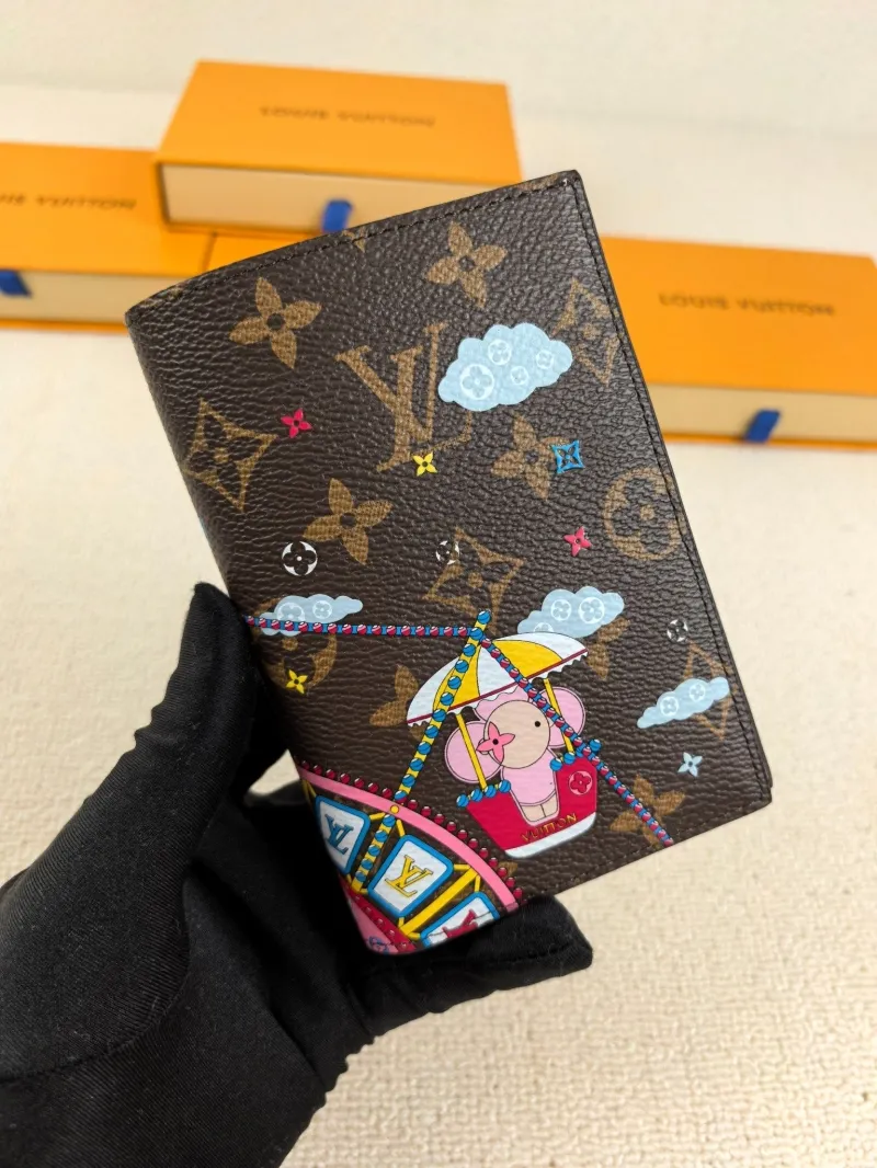 LV Wallets-179