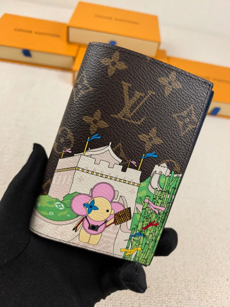 LV Wallets-183