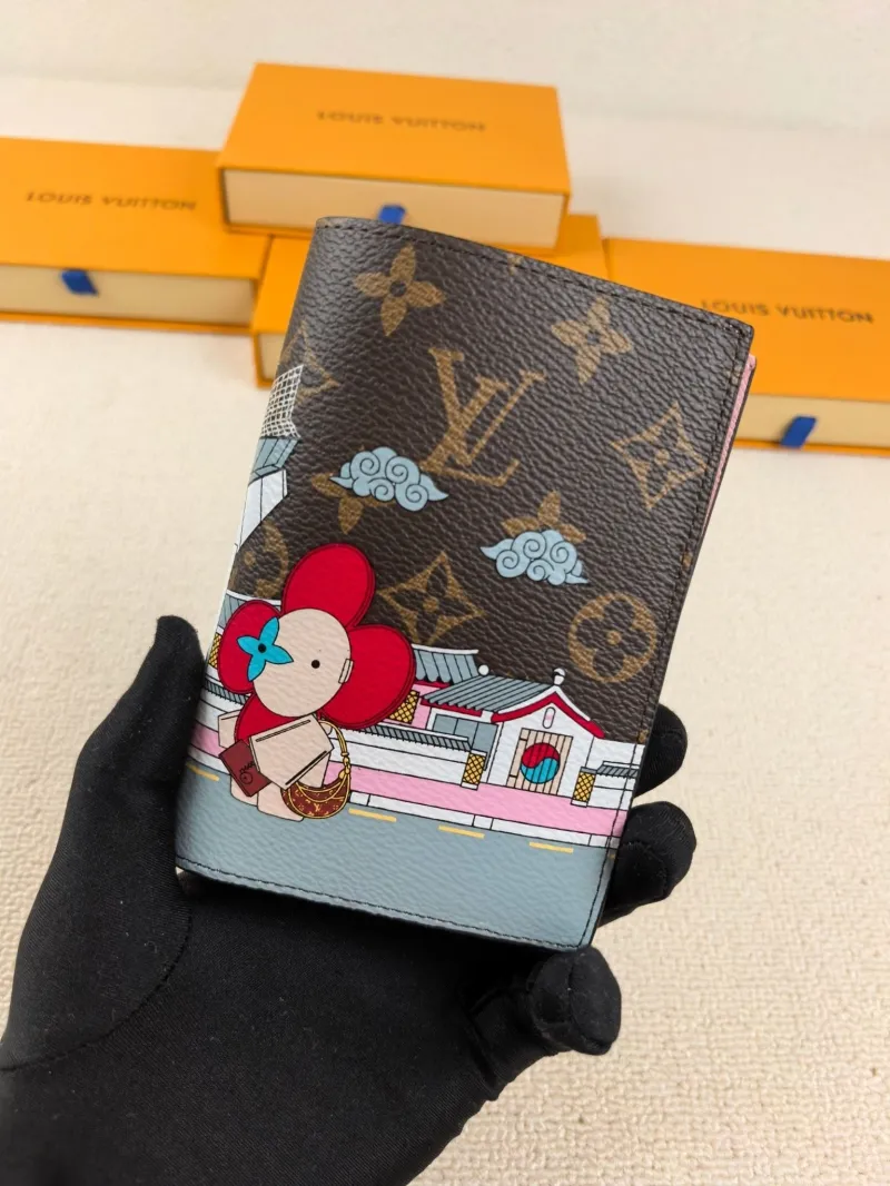 LV Wallets-184