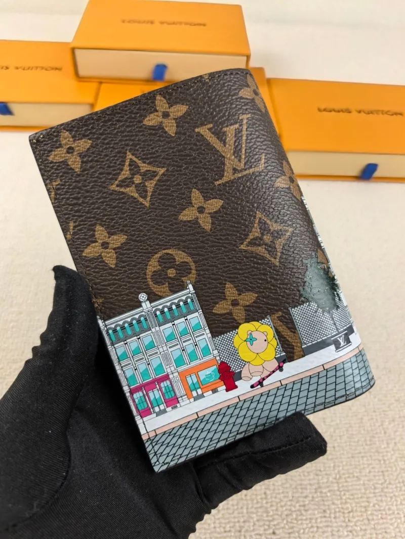 Alternative view of LV Wallets-185