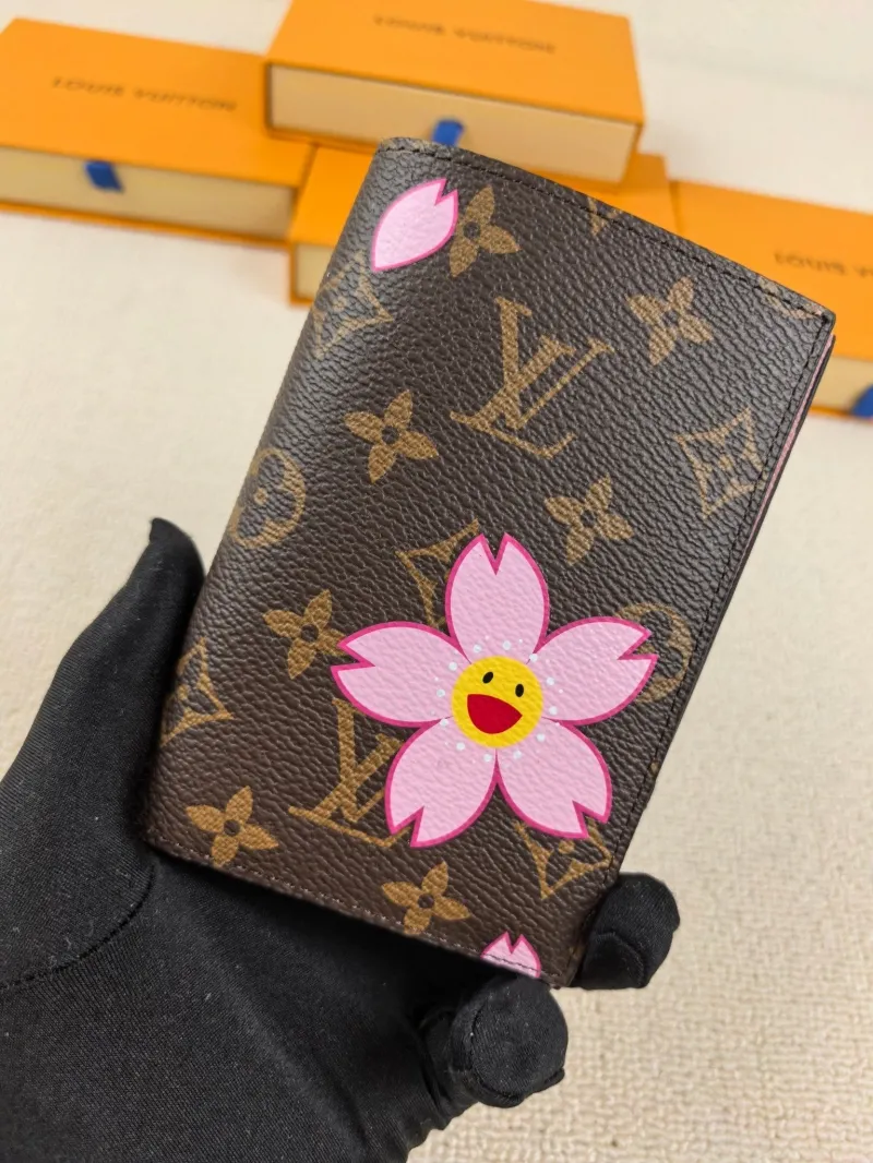 LV Wallets-186