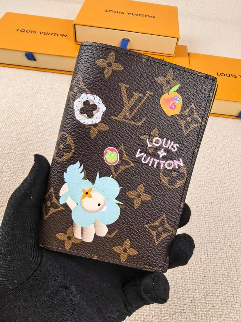 LV Wallets-187