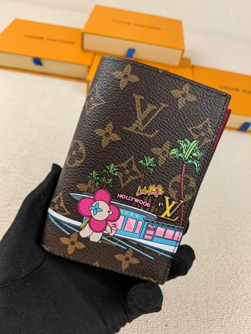LV Wallets-188