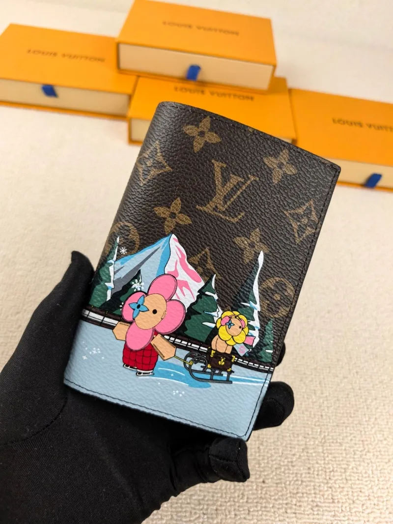 LV Wallets-190