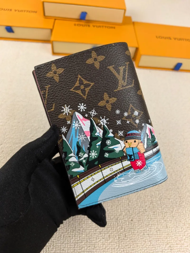 Alternative view of LV Wallets-190