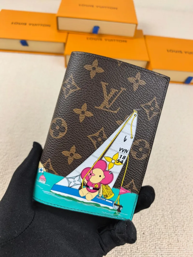 LV Wallets-191