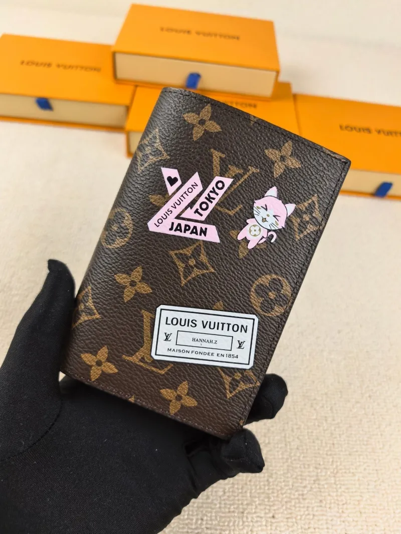 LV Wallets-193