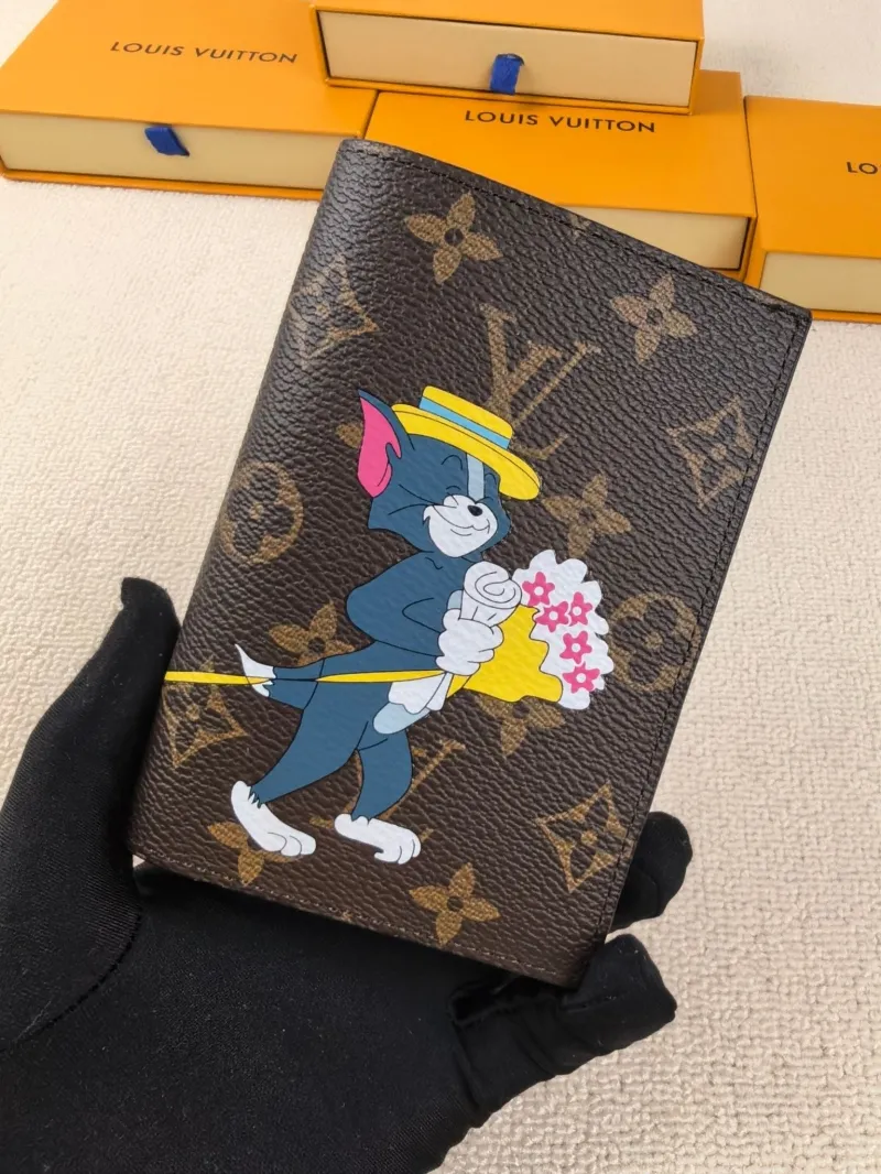LV Wallets-194
