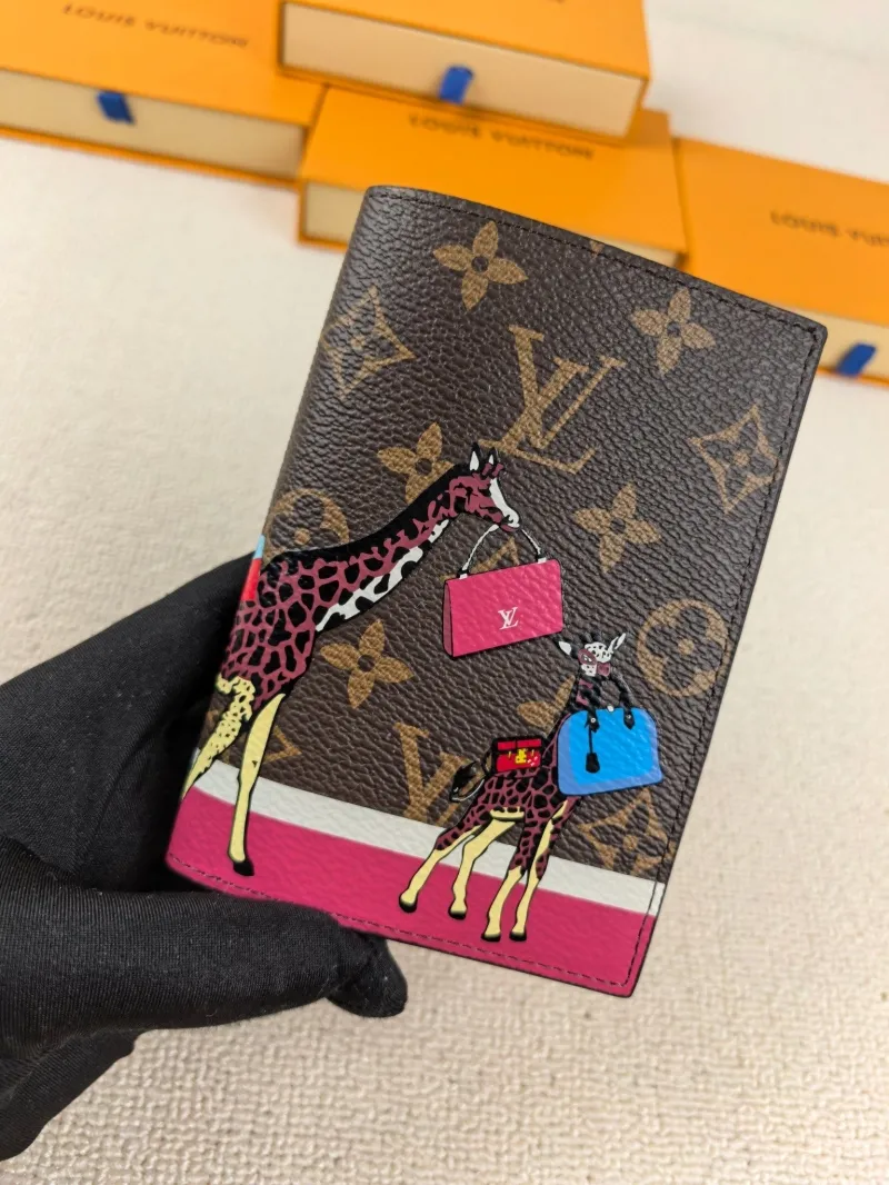 LV Wallets-195