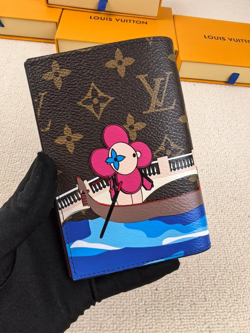 Alternative view of LV Wallets-197