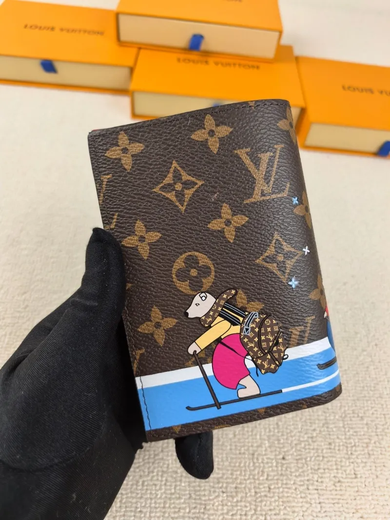 Alternative view of LV Wallets-198