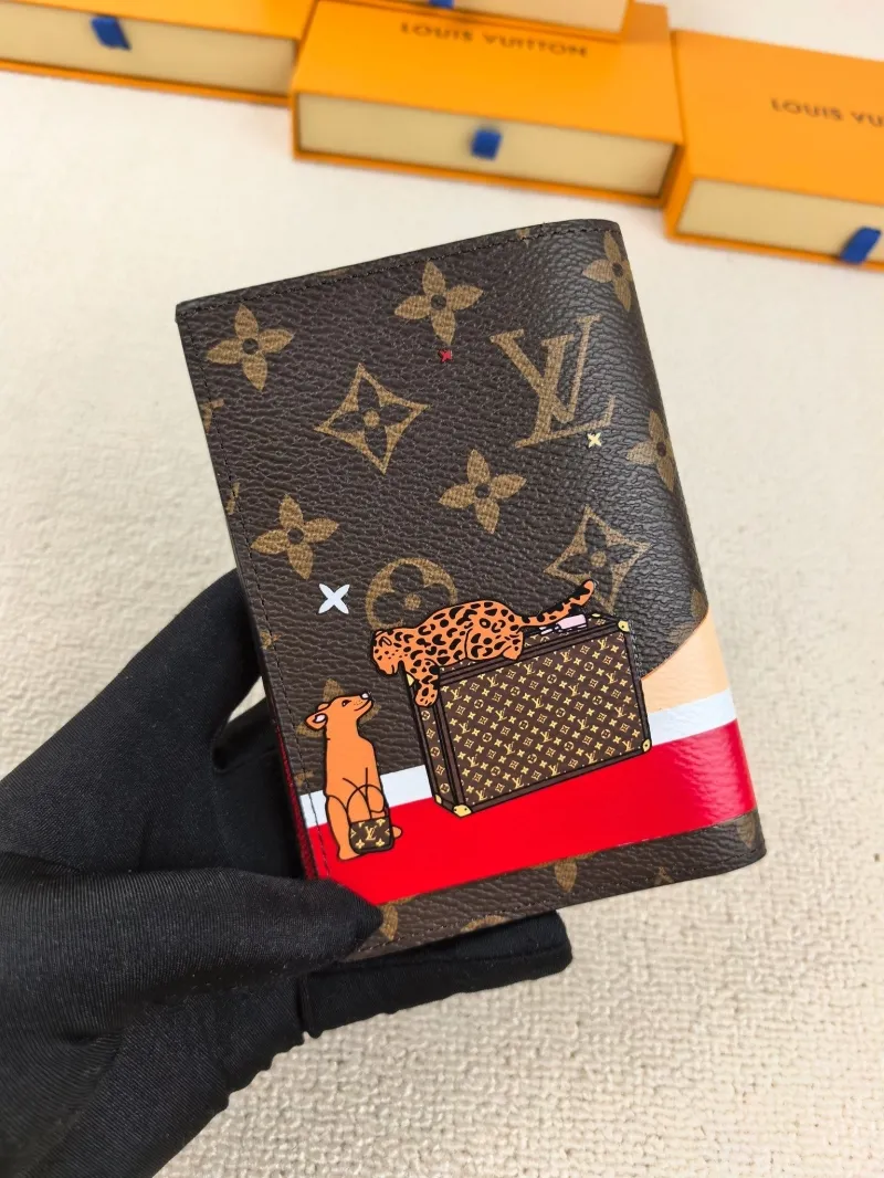 Alternative view of LV Wallets-199