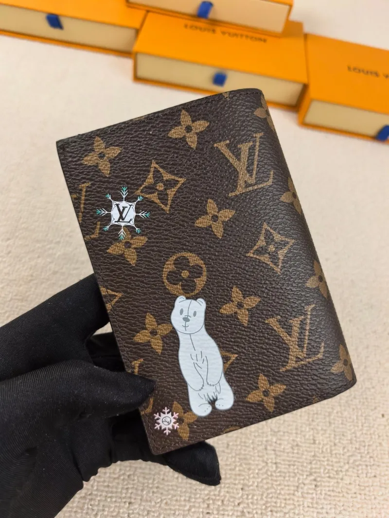 Alternative view of LV Wallets-200