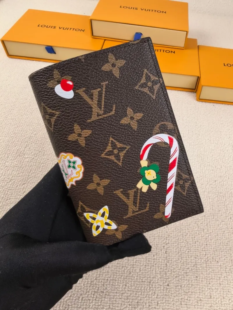 LV Wallets-201