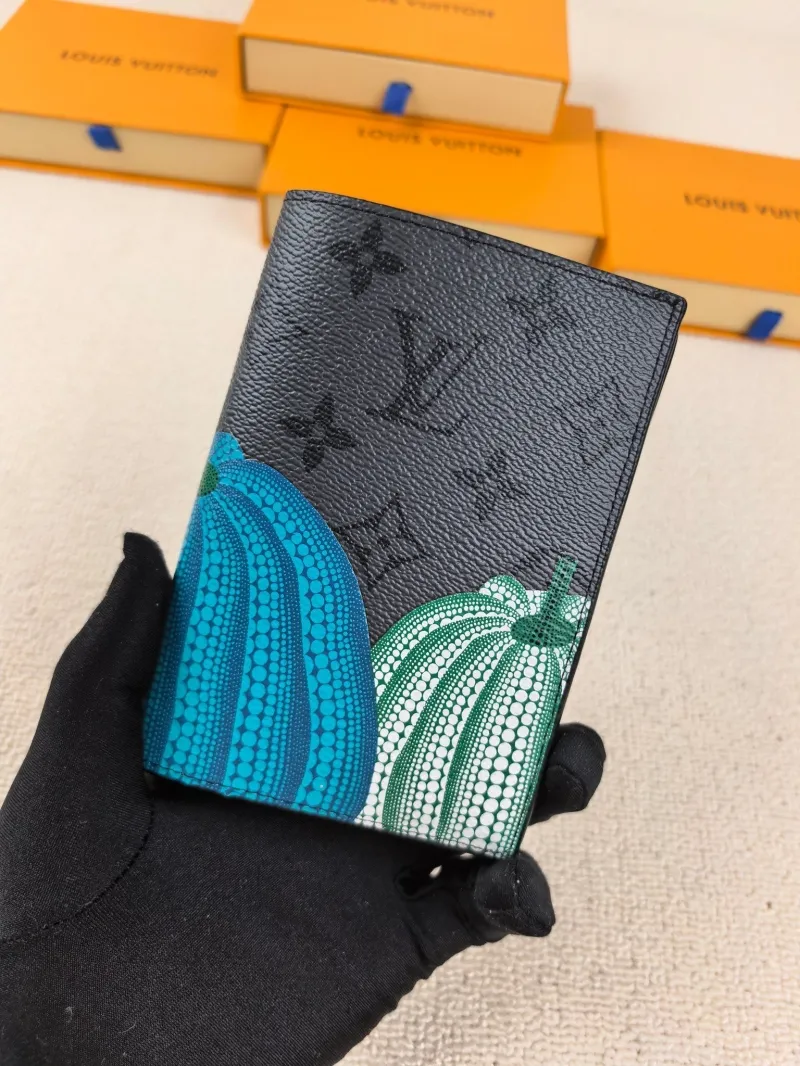 LV Wallets-202