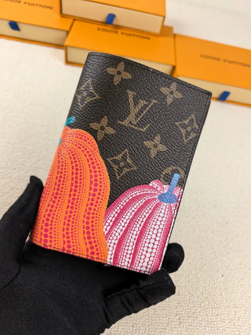 LV Wallets-203