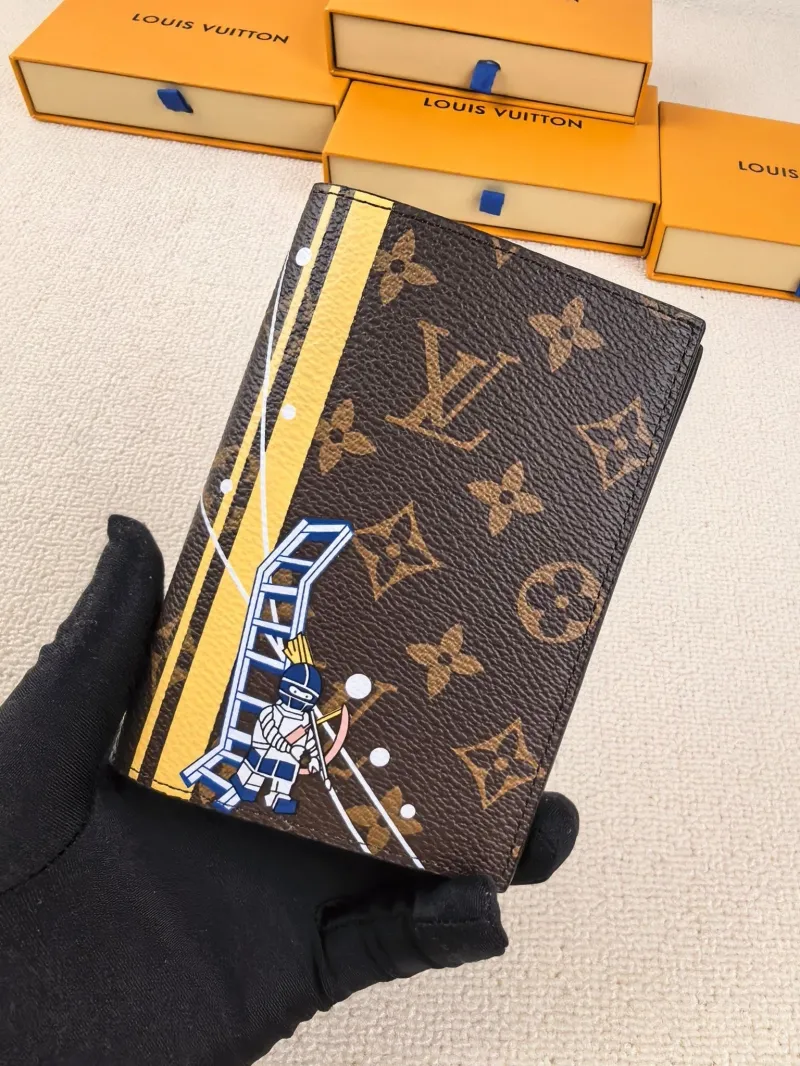 LV Wallets-206