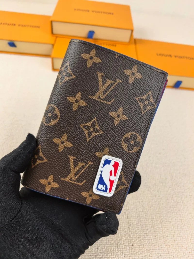 LV Wallets-208