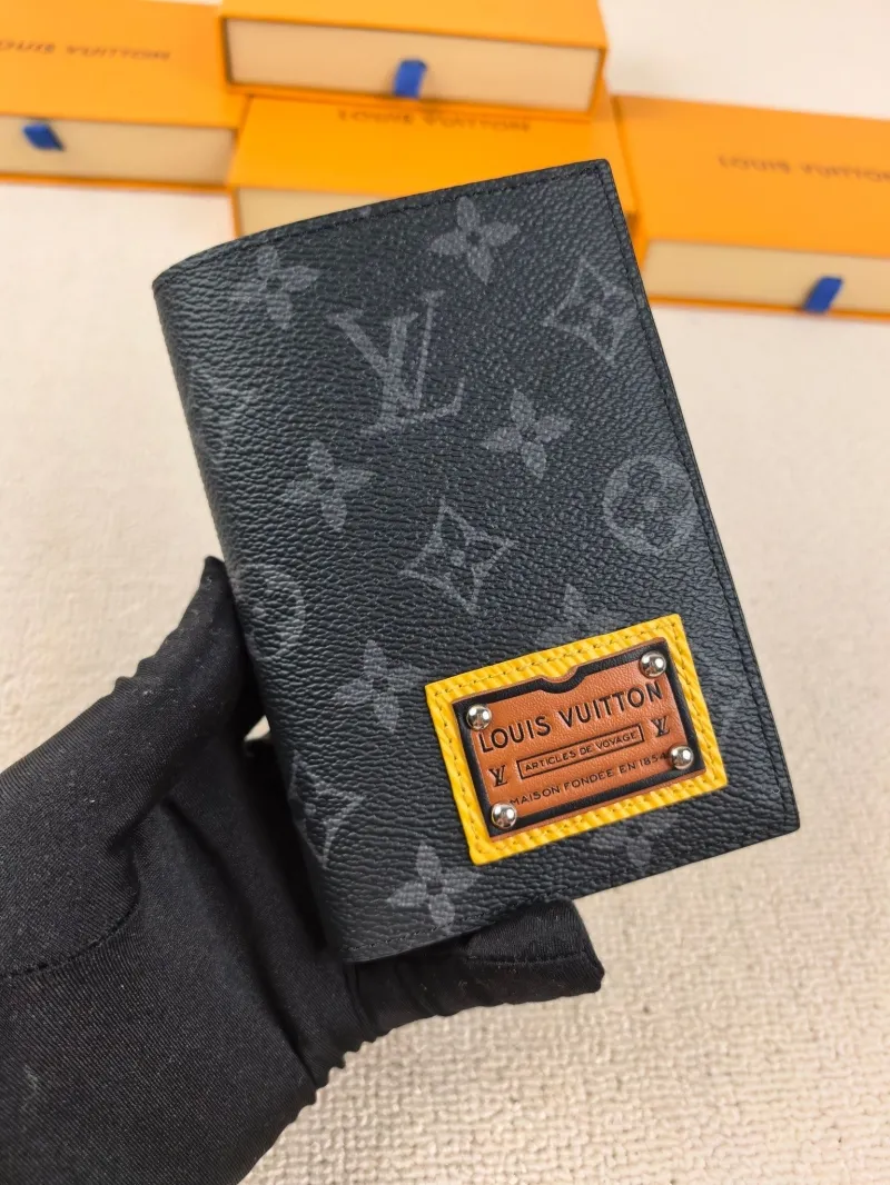 LV Wallets-210