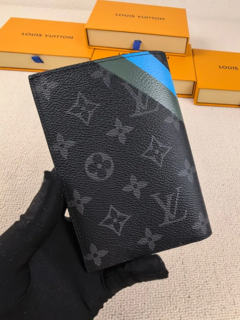 Alternative view of LV Wallets-211