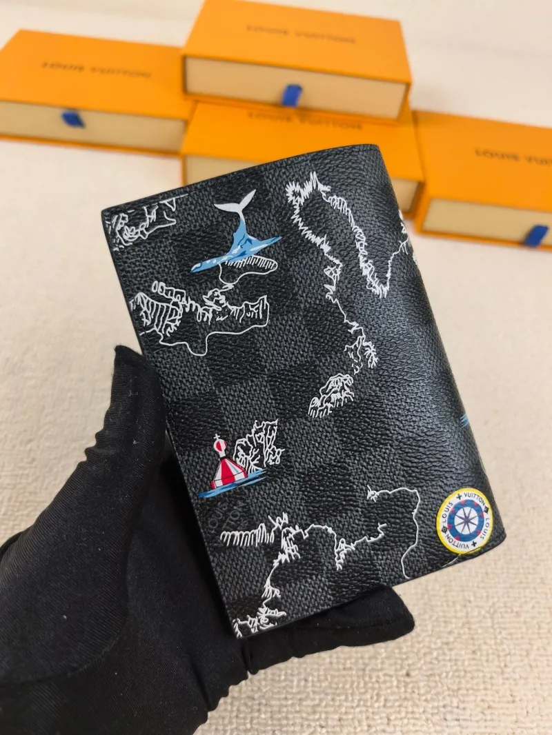Alternative view of LV Wallets-213