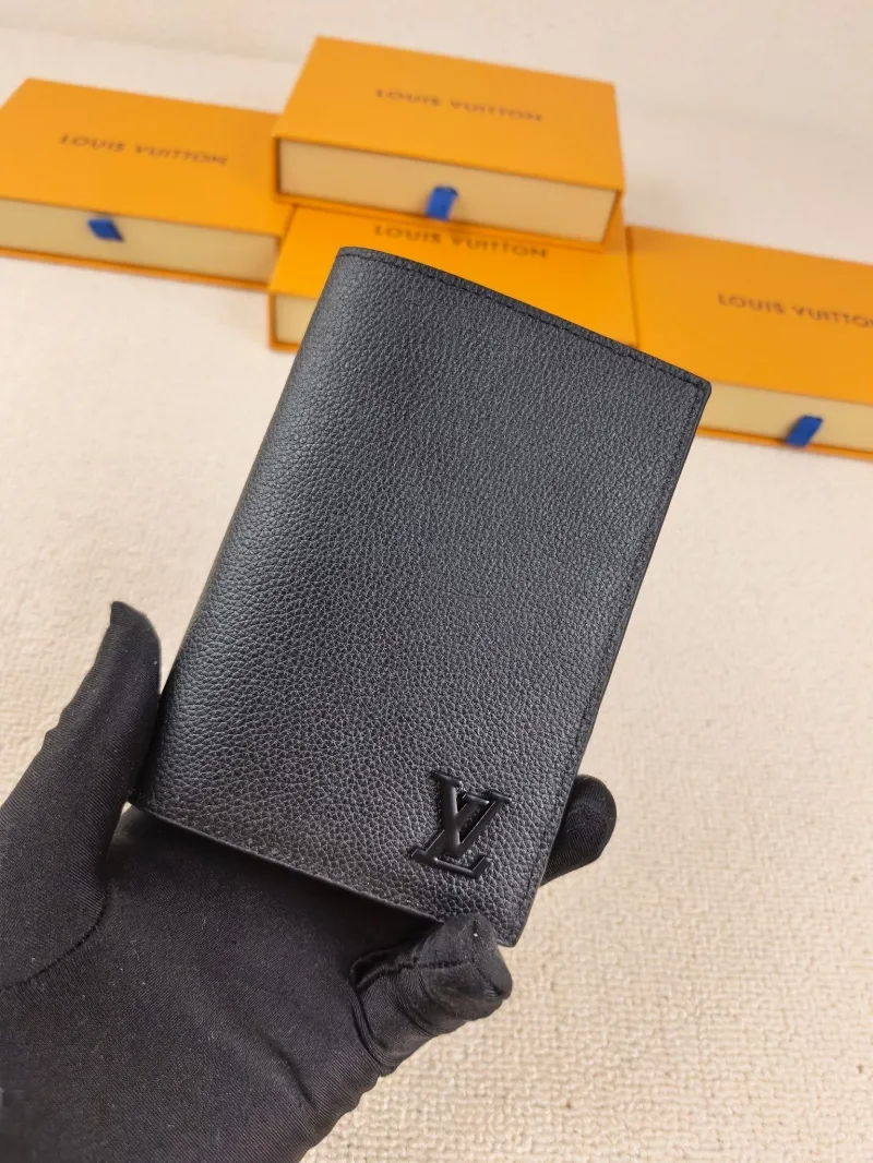LV Wallets-214