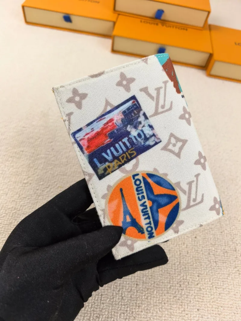 Alternative view of LV Wallets-215
