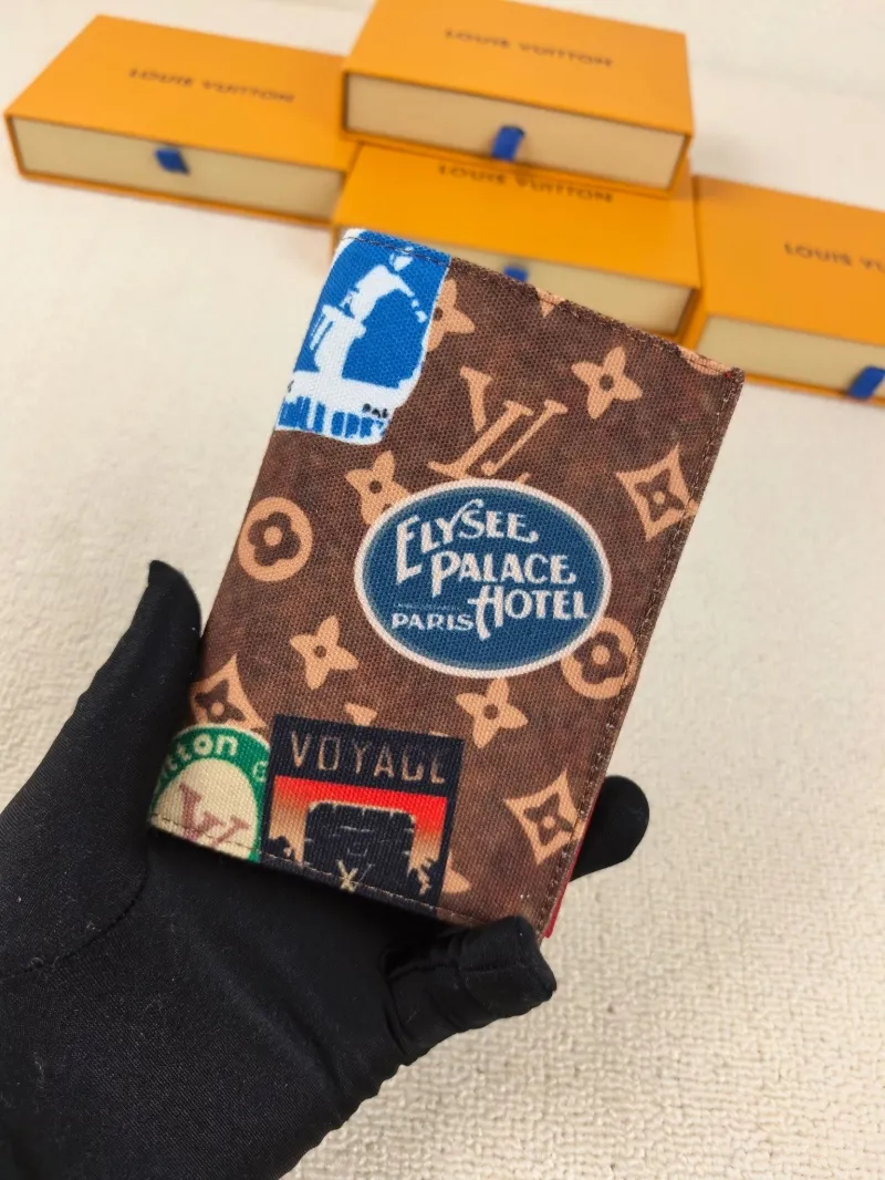 LV Wallets-216