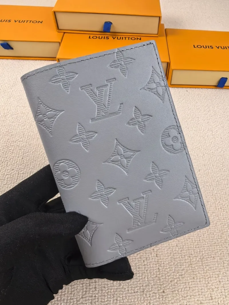LV Wallets-218