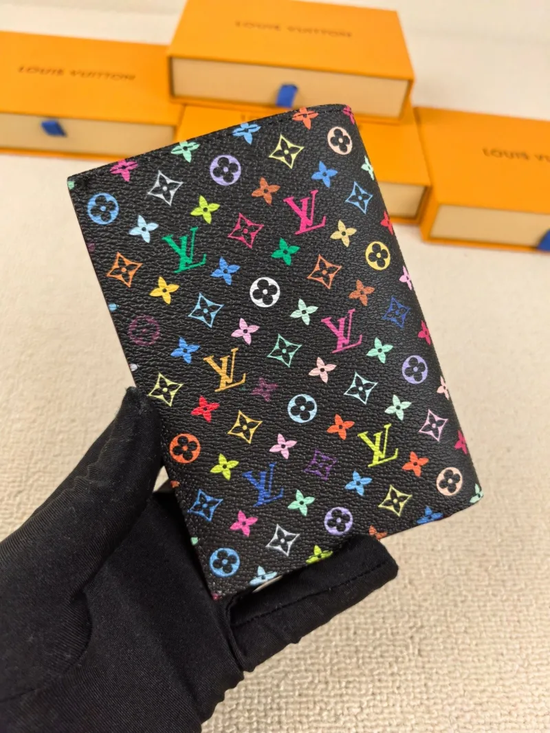 Alternative view of LV Wallets-219