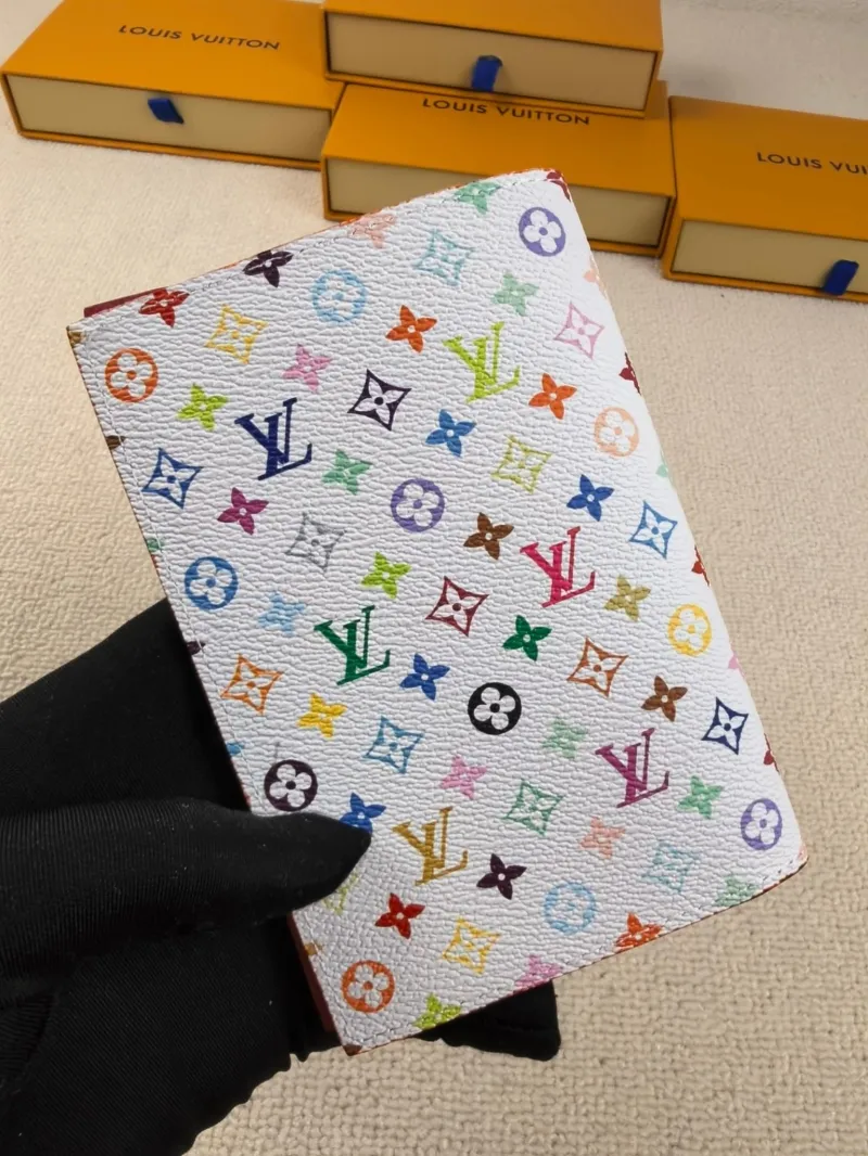 Alternative view of LV Wallets-220